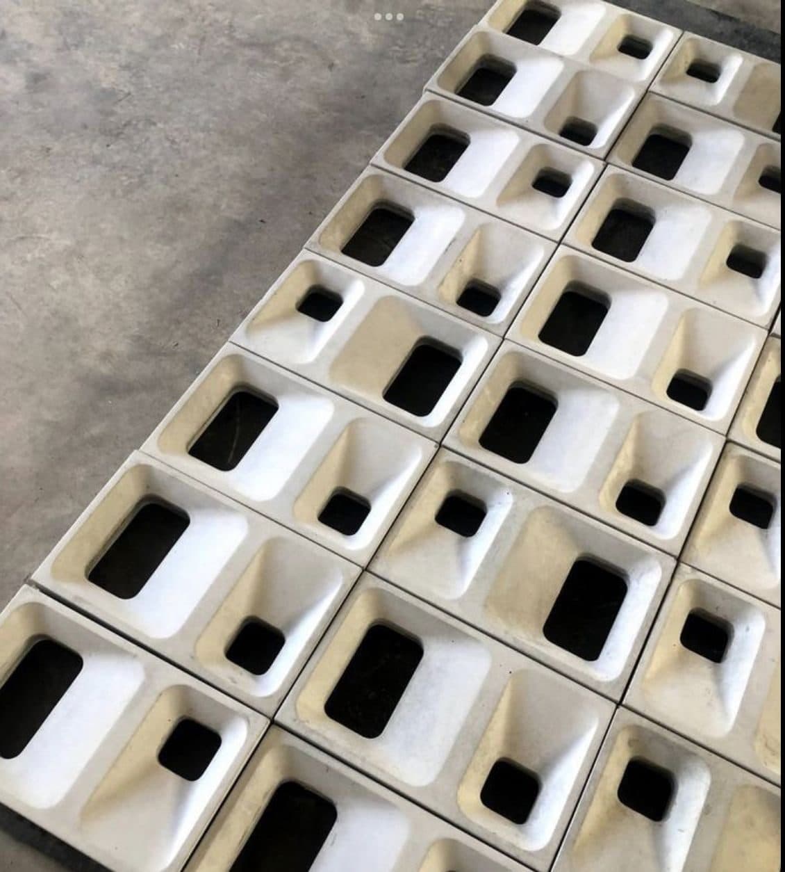 Cobogós Dúo de concreto recién desmoldados